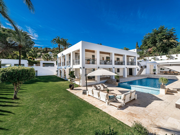 Modern villa 5 bedrooms 5 bathrooms Golf Las Brisas Nueva Andalucia Marbella for vacation rentals